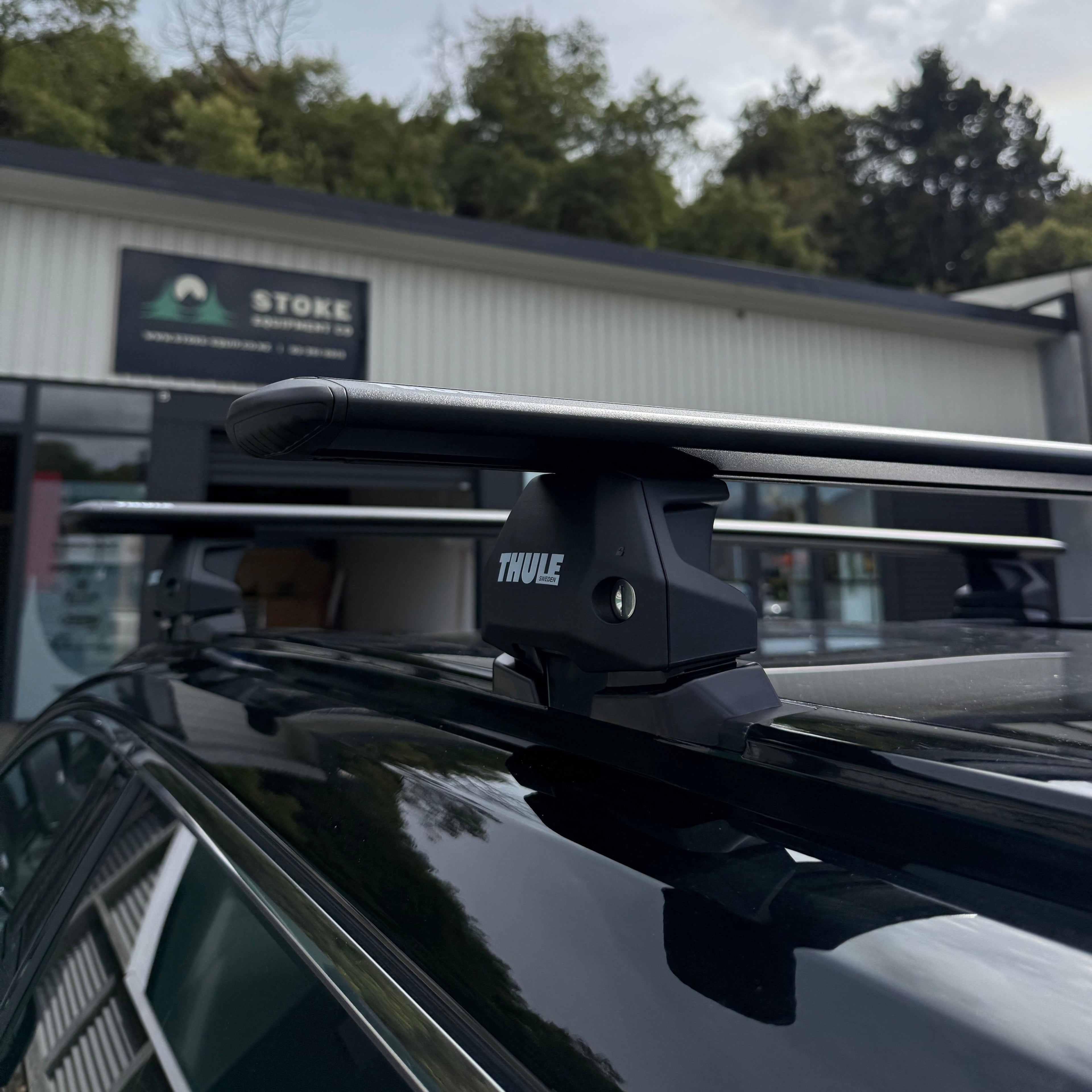 The best Thule Roof Rack Options for Land Rover Defender (NZ Guide)