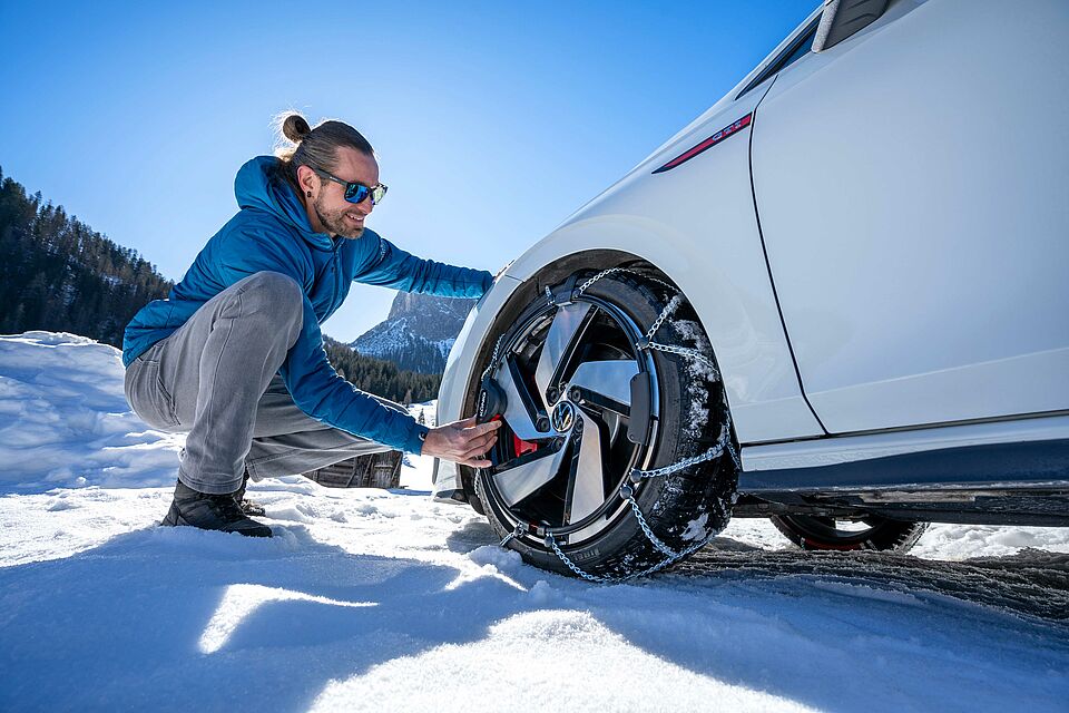 Snow Chains Range Rover Land Rover Defender Roof Racks NZ | Konig | Stoke Equipment Co