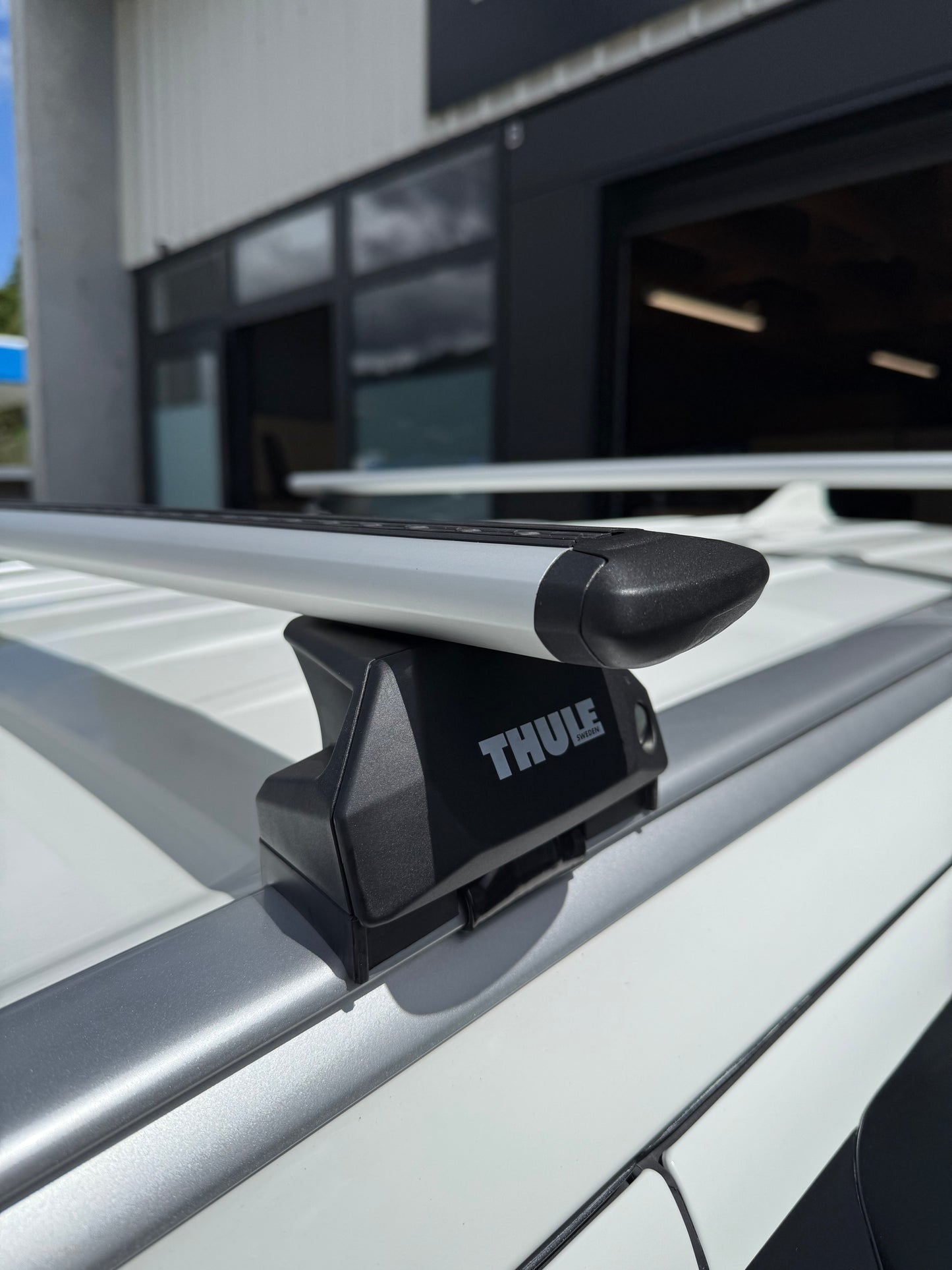 Mitsubishi Outlander 2012-2021 (w/ flush rail) - Thule WingBar Evo Roof Rack Silver