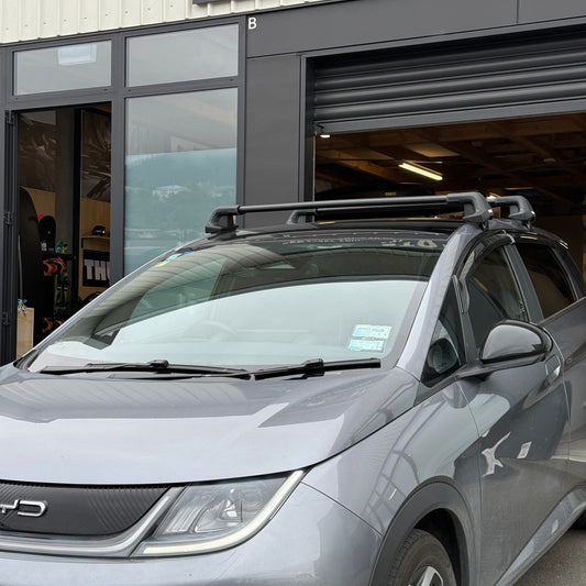 BYD Dolphin 2021-ON - Thule WingBar Edge Roof Rack Black