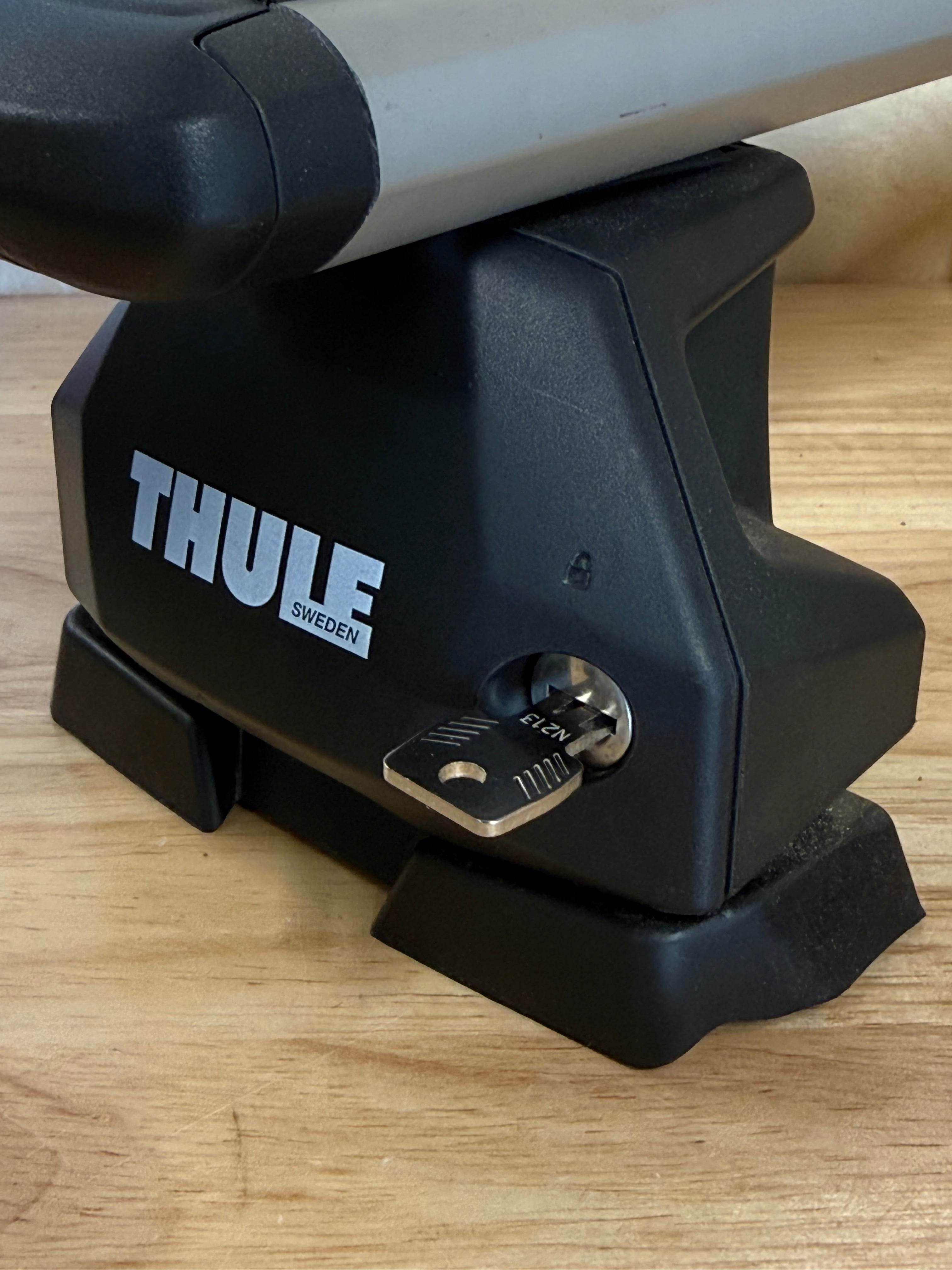 Lockable Thule WingBar Evo 710700 roof rack foot pack for added security