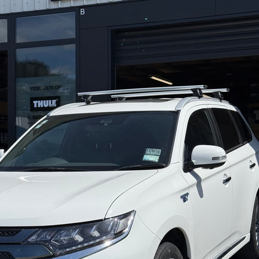 Mitsubishi Outlander 2012-2021 (w/ flush rail) - Thule WingBar Evo Roof Rack Silver