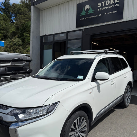 Mitsubishi Outlander 2012-2021 (w/ flush rail) - Thule WingBar Evo Roof Rack Silver