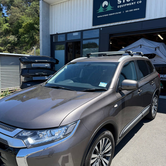 Mitsubishi Outlander 2012-2021 (w/ flush rail) - Thule WingBar Edge Roof Rack Silver