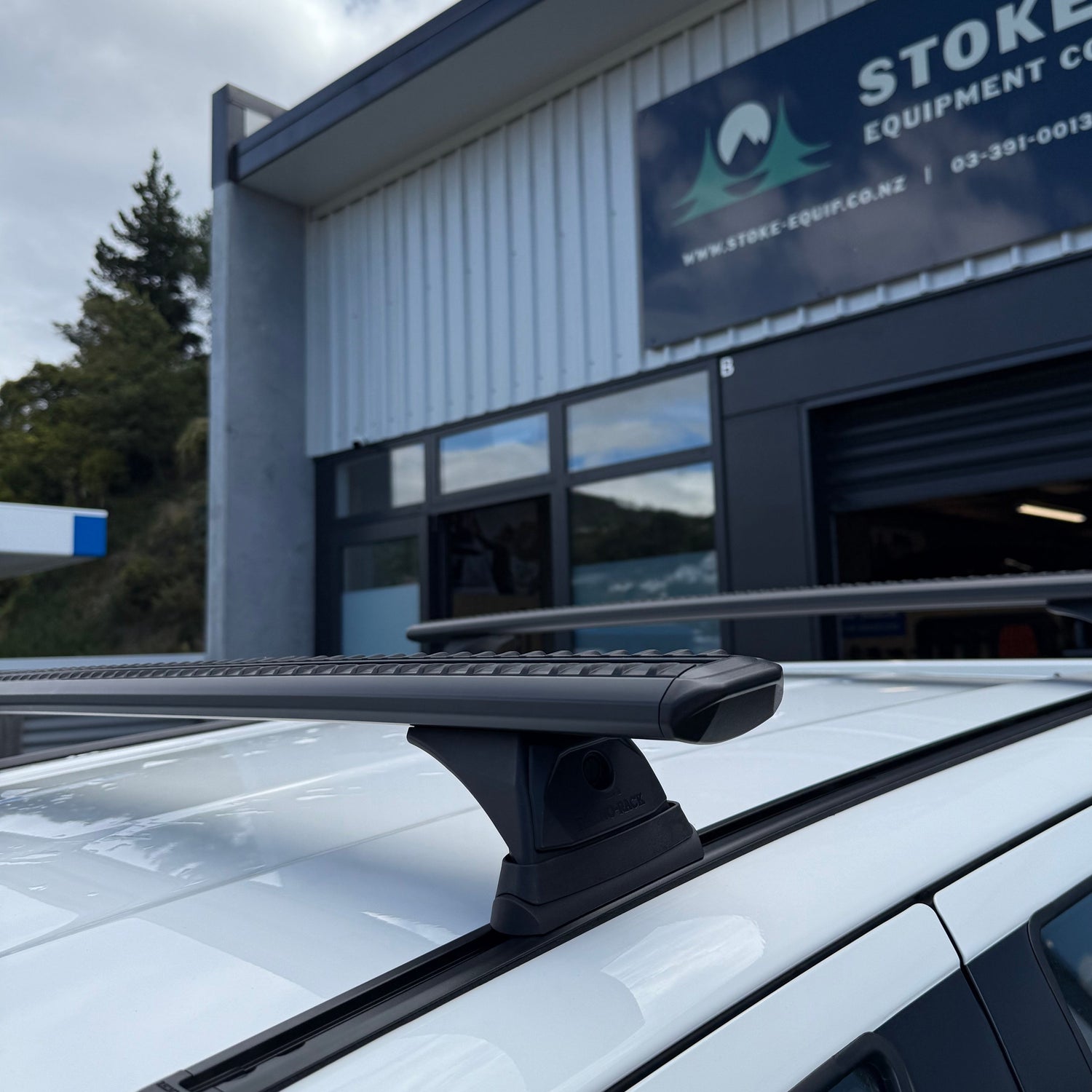 rhino-rack sportz roof racks installed by stoke equipment co roof rack store in nelson nz