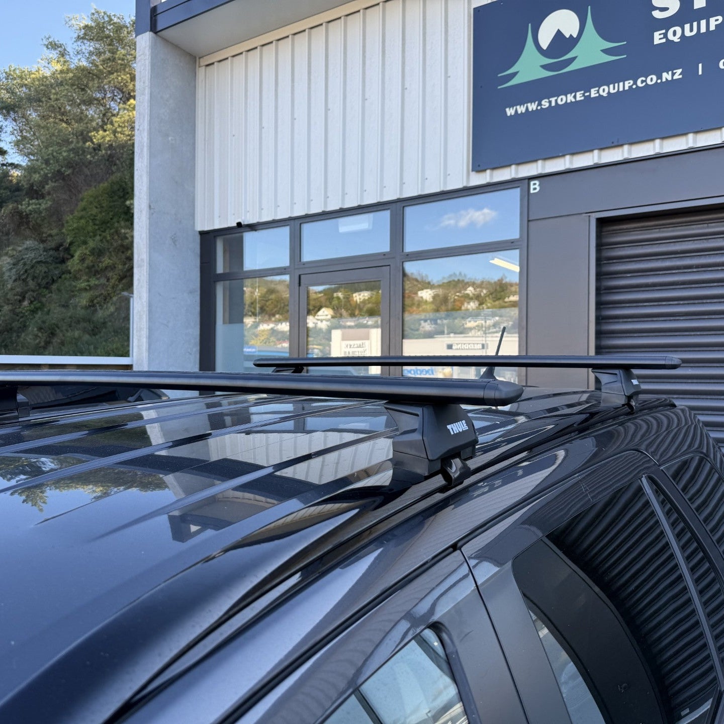 Thule 710600 wingbar evo black roof racks on a ford everest in the Stoke Equipment Co carpark