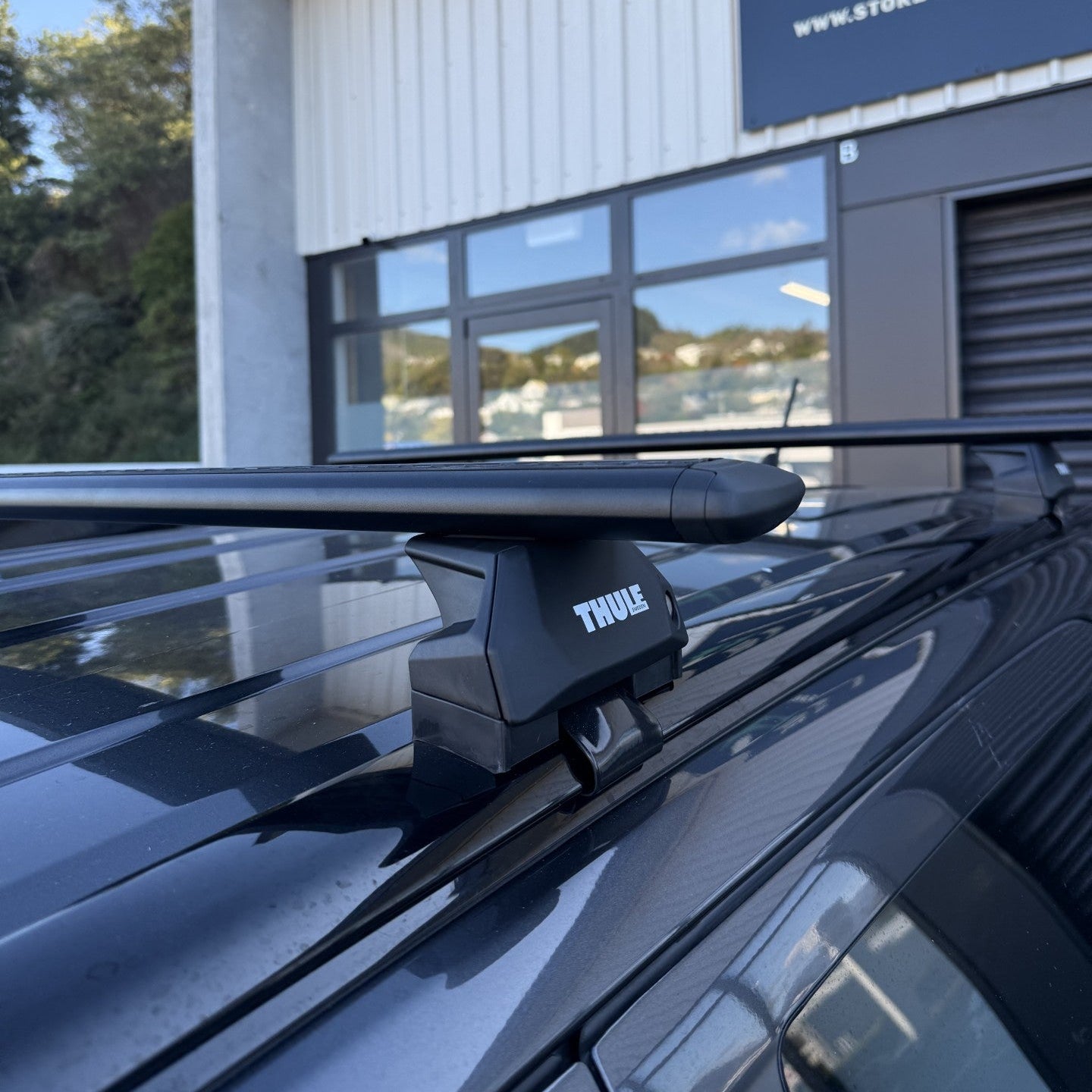 Thule 186004 wingbar evo black roof racks on a ford everest in the Stoke Equipment Co carpark
